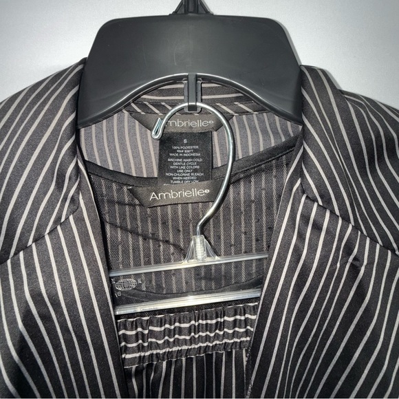 Ambrielle Sleepwear Set Robe And Pant Pin Stripped Woman’s Size Small - Picture 4 of 4